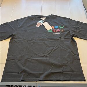 Snow Day/Premium tee/Workd tour Saudi Arabia 2025/BNWT NEVER WORN MED FITS LRG